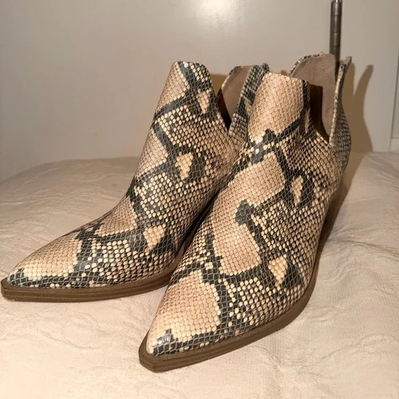 Vince Camuto Snake-Print Pointed Ankle Booties - Beige & Black - Picture 1 of 5